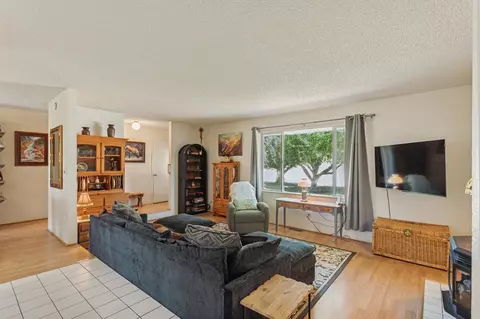 Living - 426 Rancho Cir, Loyalton, CA 96118 photo 2 of 3