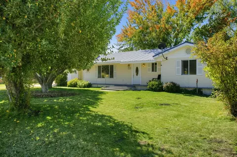 Exterior - 426 Rancho Cir, Loyalton, CA 96118 photo 4 of 15