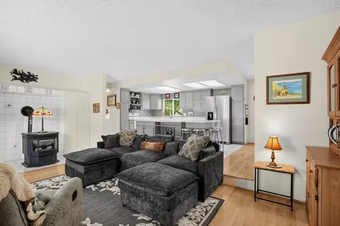 Living - 426 Rancho Cir, Loyalton, CA 96118 photo 1 of 3