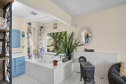 Bath - 426 Rancho Cir, Loyalton, CA 96118 photo 3 of 3