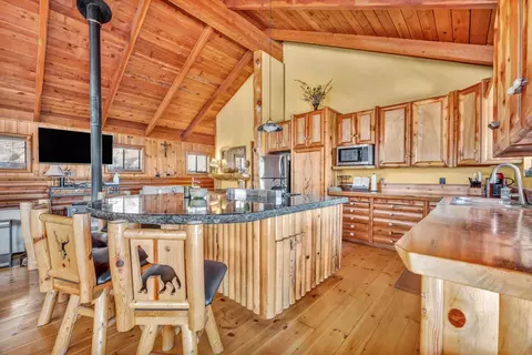 Kitchen - 740-935 Sugar Loaf Rd, Doyle, CA 96109 photo 7 of 7