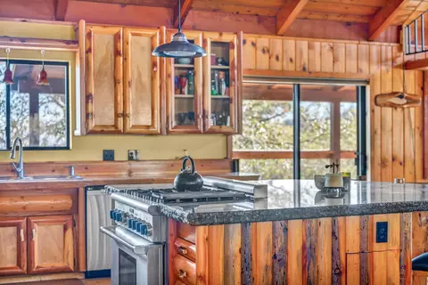 Kitchen - 740-935 Sugar Loaf Rd, Doyle, CA 96109 photo 6 of 7