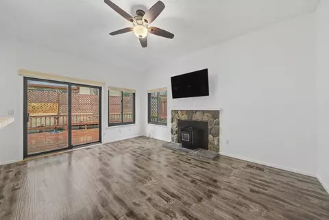 Living - 252 Tamarack Ct, Blairsden, CA 96103 photo 5 of 8