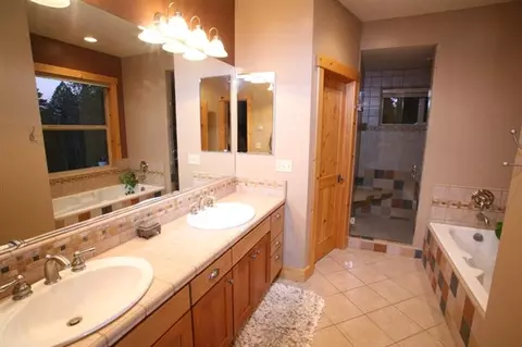 10941 Jacobs Ct, Truckee, CA 96161 photo 7