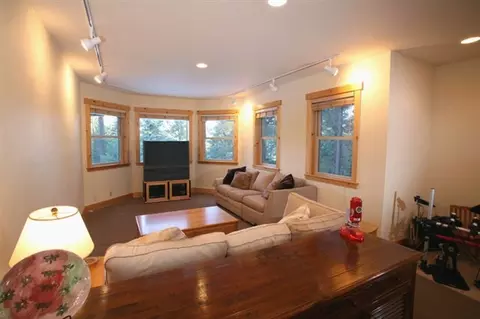 10941 Jacobs Ct, Truckee, CA 96161 photo 5