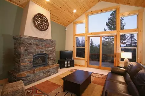 10941 Jacobs Ct, Truckee, CA 96161 photo 4