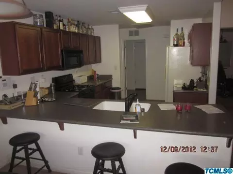 2425 E Victor Ave, Visalia, CA 93292 photo 4