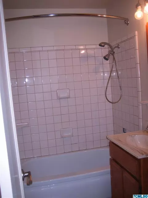 921 E Laurel Ave, Visalia, CA 93292 photo 6
