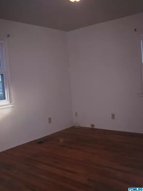 921 E Laurel Ave, Visalia, CA 93292 photo 8