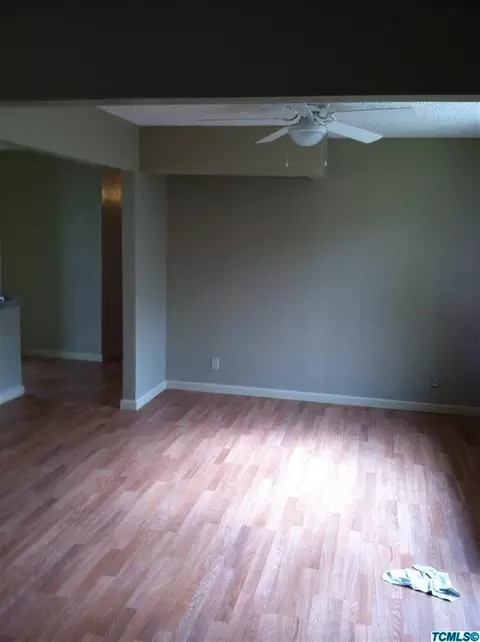 211 E Sweet Ave, Visalia, CA 93291 photo 1