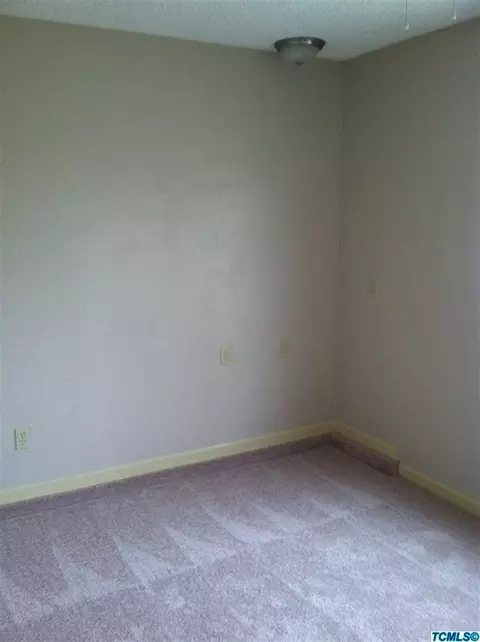 211 E Sweet Ave, Visalia, CA 93291 photo 8