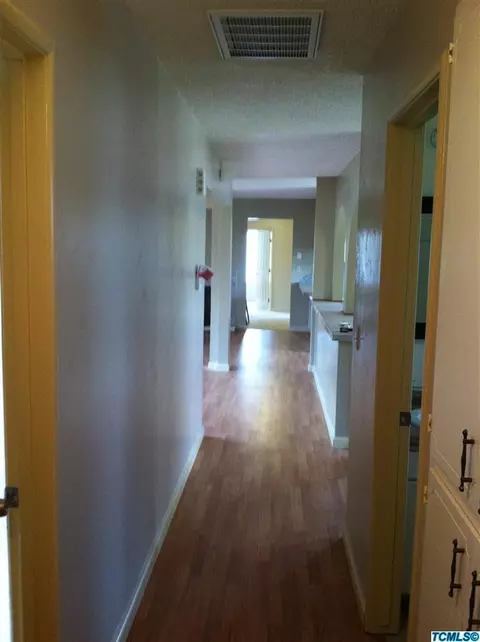 211 E Sweet Ave, Visalia, CA 93291 photo 4