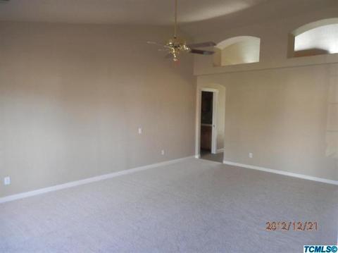 2155 E Alpine Ct, Tulare, CA 93274 photo 2