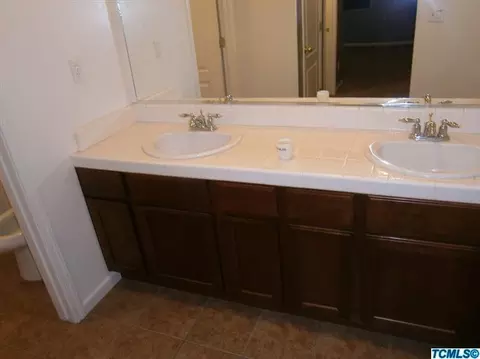 2136 E Victor Ave, Visalia, CA 93292 photo 5