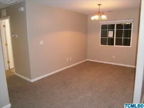2136 E Victor Ave, Visalia, CA 93292 photo 3