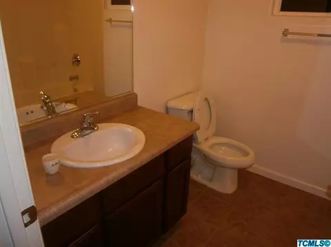 2136 E Victor Ave, Visalia, CA 93292 photo 9
