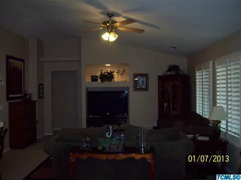 1618 E Knight Ct, Visalia, CA 93292 photo 3