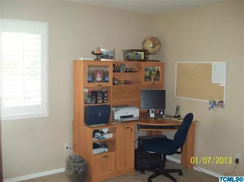 1618 E Knight Ct, Visalia, CA 93292 photo 7
