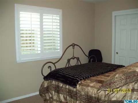 1618 E Knight Ct, Visalia, CA 93292 photo 11