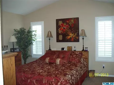 1618 E Knight Ct, Visalia, CA 93292 photo 9