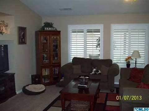 1618 E Knight Ct, Visalia, CA 93292 photo 6