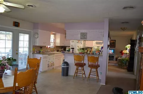 230 Meadow, Lemoore, CA 93245 photo 4