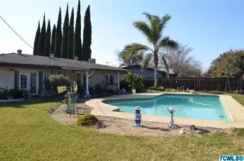 230 Meadow, Lemoore, CA 93245 photo 2