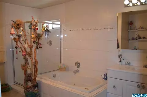 230 Meadow, Lemoore, CA 93245 photo 8