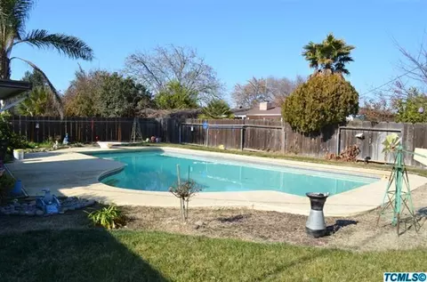 230 Meadow, Lemoore, CA 93245 photo 3