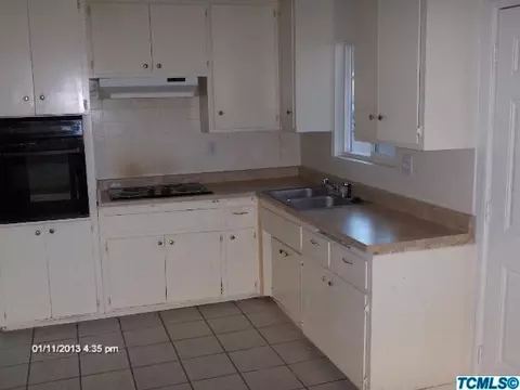 161 E D St, Lemoore, CA 93245 photo 2