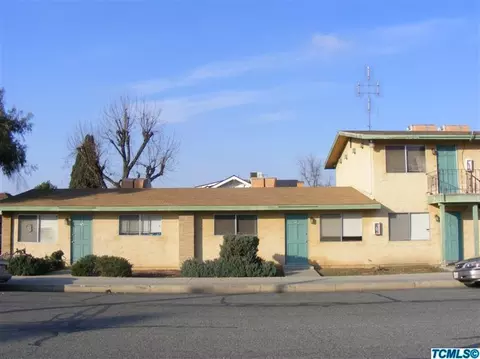 110 E Laurel Ave, Visalia, CA 93277 photo 2