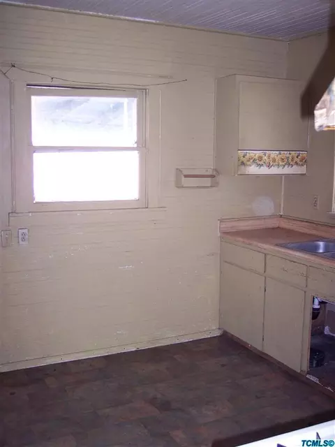 12602 2nd Dr, Cutler, CA 93615 photo 4