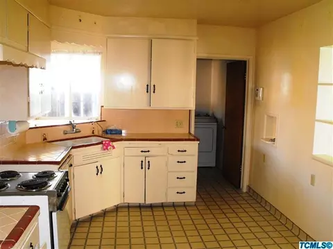 638 E Myra Ave, Reedley, CA 93654 photo 4