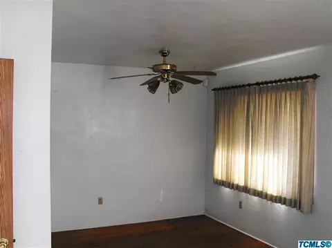 638 E Myra Ave, Reedley, CA 93654 photo 3