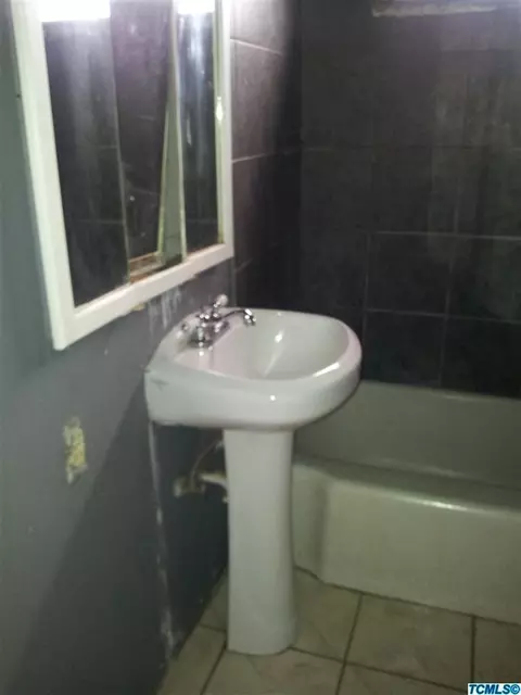 1296 E Sequoia Ave, Tulare, CA 93274 photo 5