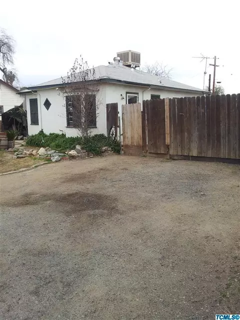 1296 E Sequoia Ave, Tulare, CA 93274 photo 2