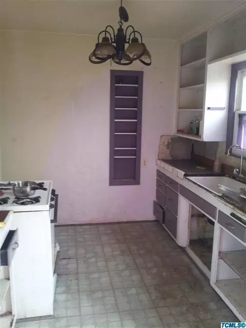 1296 E Sequoia Ave, Tulare, CA 93274 photo 4