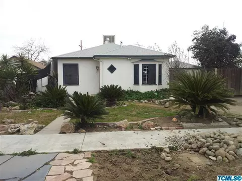 1296 E Sequoia Ave, Tulare, CA 93274 photo 1