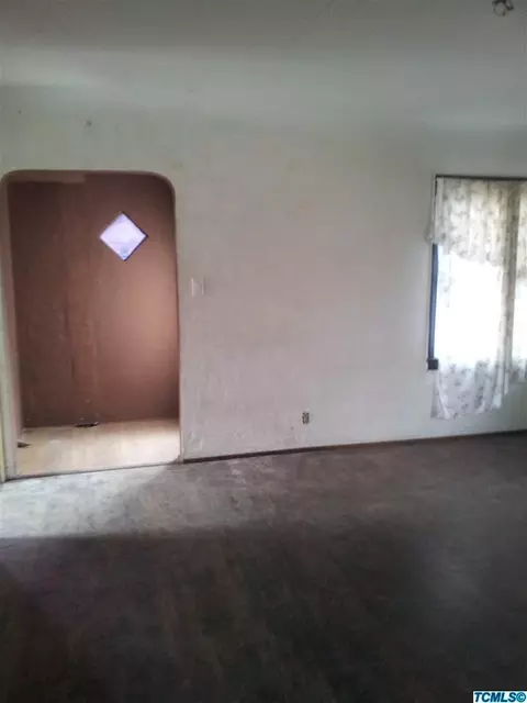 1296 E Sequoia Ave, Tulare, CA 93274 photo 6