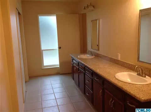 161 W Glendale, Lemoore, CA 93245 photo 13
