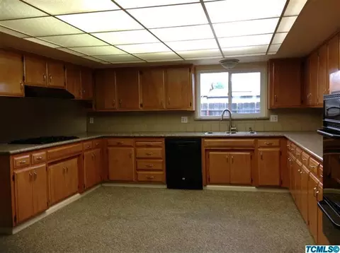 161 W Glendale, Lemoore, CA 93245 photo 3