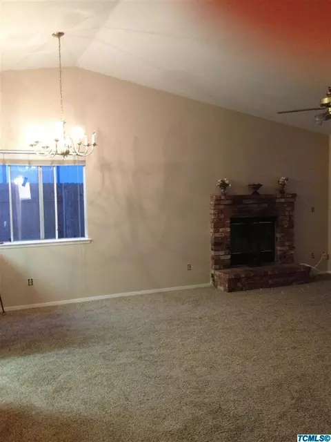 1716 E Beech Ave, Visalia, CA 93292 photo 3