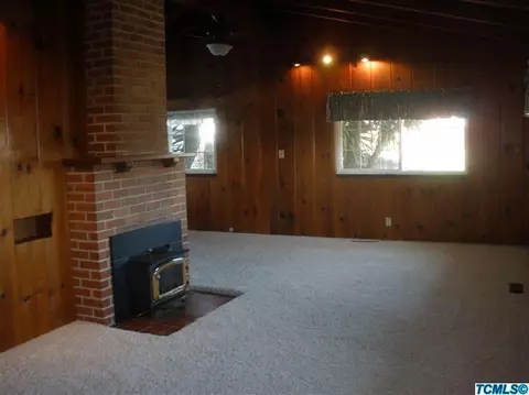 402 Lenox Ave, Exeter, CA 93221 photo 2