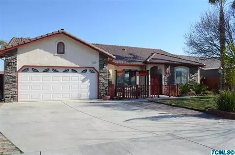 1190 Pine Dr, Lemoore, CA 93245 photo 1