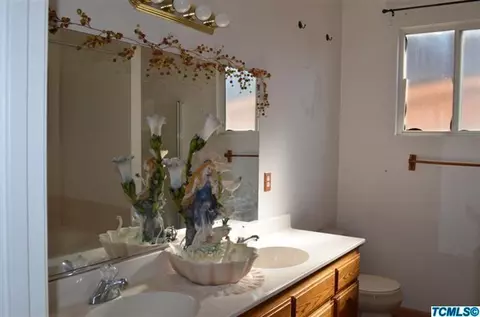 1190 Pine Dr, Lemoore, CA 93245 photo 18