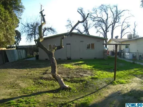 642 E Douglas Ave, Visalia, CA 93292 photo 16