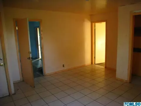 642 E Douglas Ave, Visalia, CA 93292 photo 11