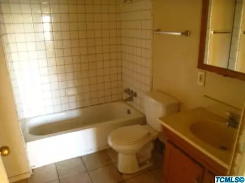 642 E Douglas Ave, Visalia, CA 93292 photo 13
