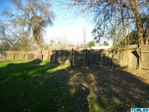 642 E Douglas Ave, Visalia, CA 93292 photo 19