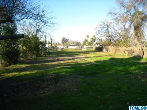 642 E Douglas Ave, Visalia, CA 93292 photo 18